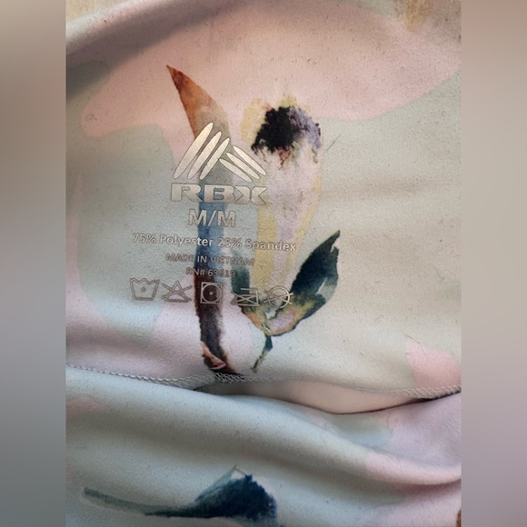 Women’s Pastel Floral RBX Running Capri, size Medium - Picture 5 of 5